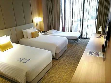 Grand Premier with Roll-away bed