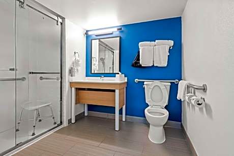 2 Queen Beds Hearing Accessible