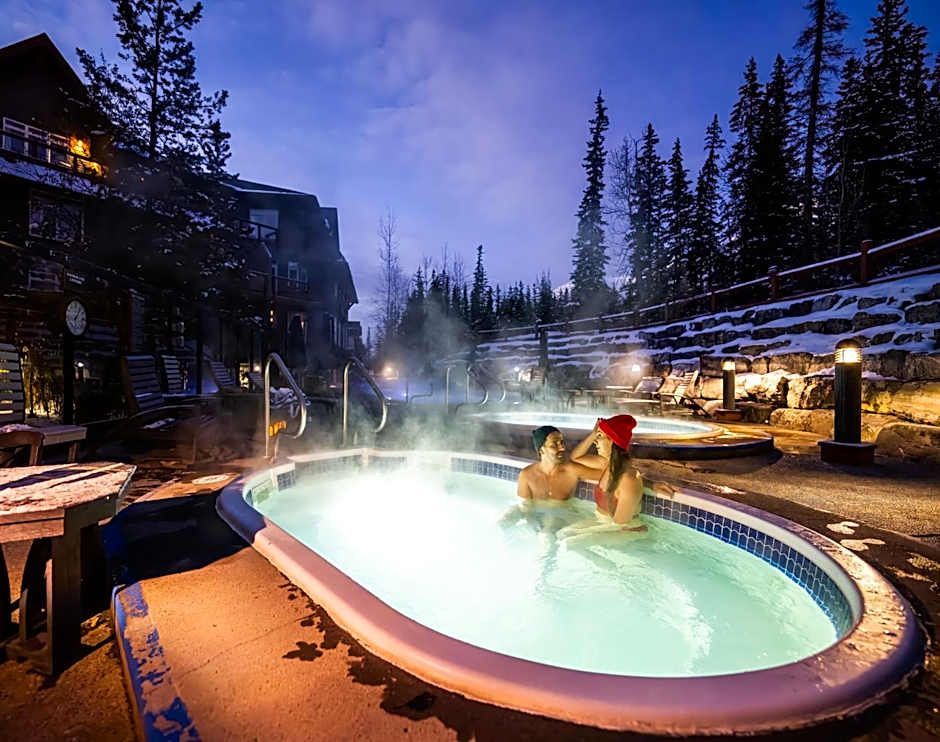 Blackstone Mountain Lodge by CLIQUE