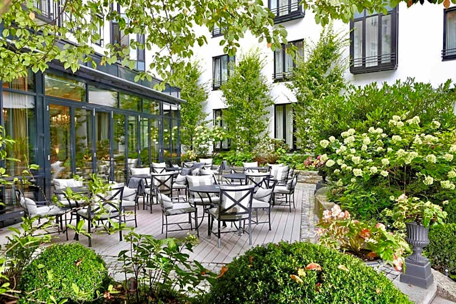 Photo 1 of 50 of Hotel München Palace