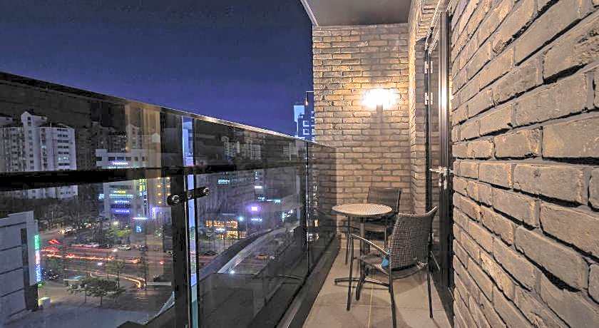 Hotel East9
