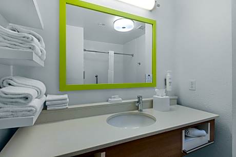 Queen Room with Two Queen Beds - Hearing Access/Non-Smoking