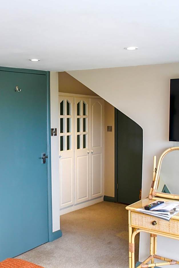 The Crescent Turner Hotel