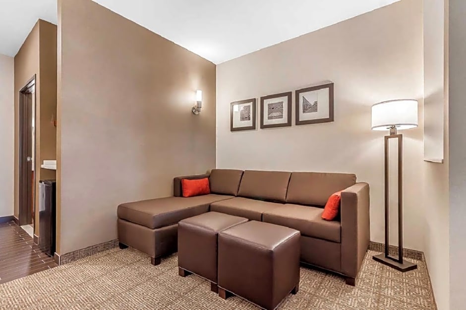 Comfort Suites
