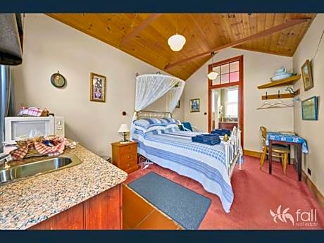 Double Room - Garden Cottage Studio