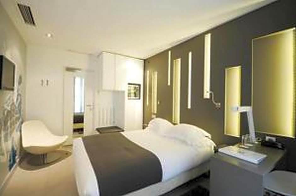 Arc De Triomphe Etoile Hotel