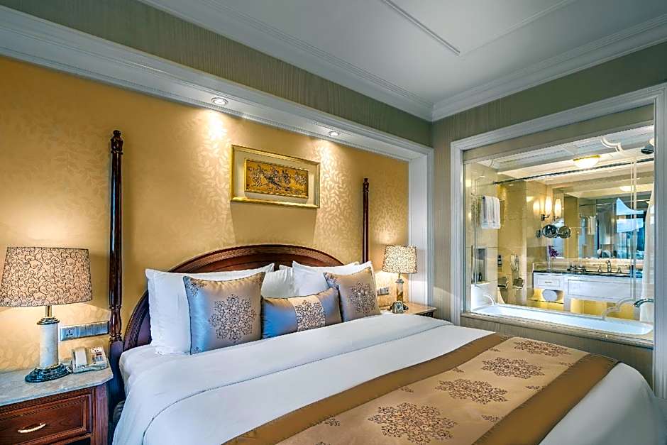 Zhongwei Green Lake Hotel Kunming