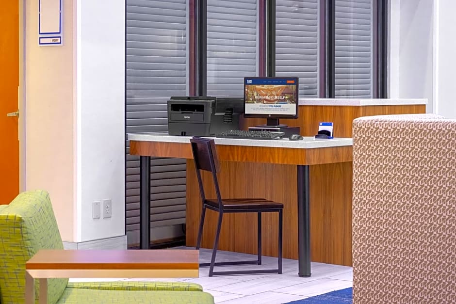 Holiday Inn Express Coventry S - West Warwick Area By IHG