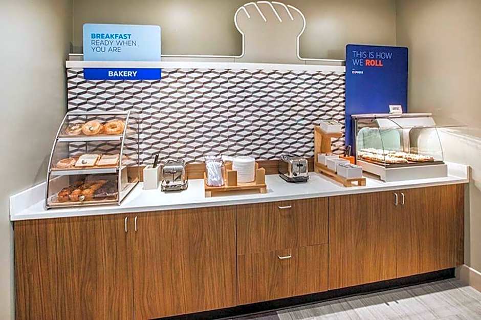 Holiday Inn Express & Suites Fredericksburg By IHG