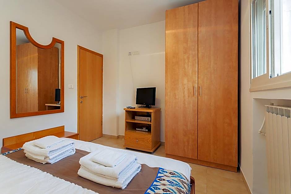 Colony Suites- Hananya St.