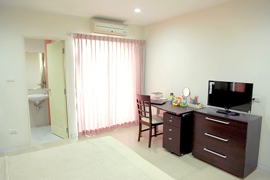 Mee sook Hotel and Residence