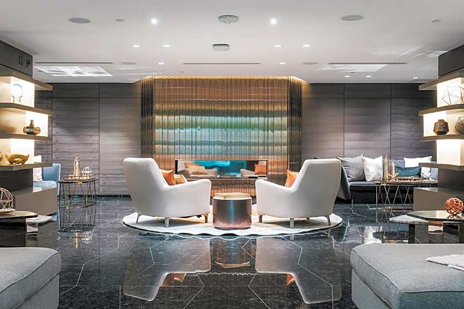 Paradox Hotel Vancouver 