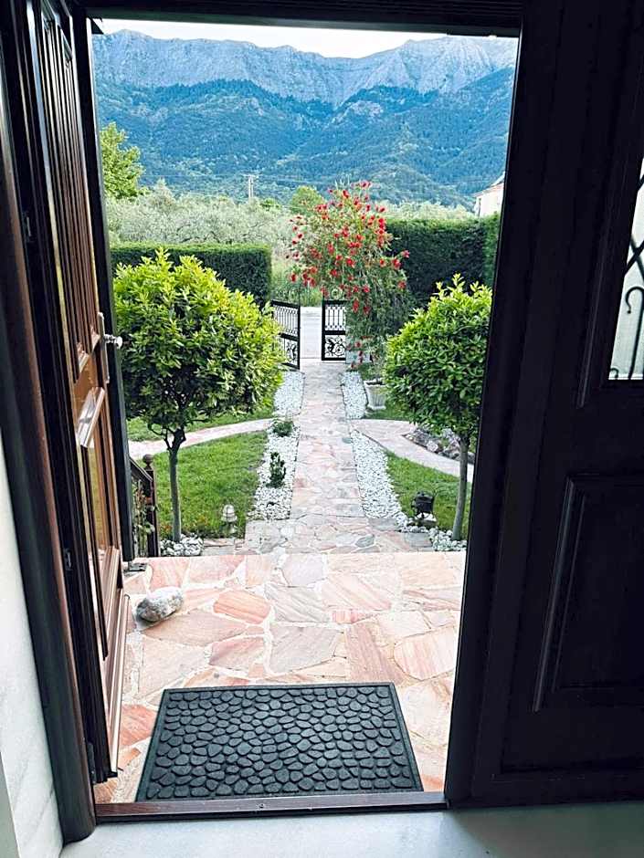 Anassa Deluxe Apartments & Studios