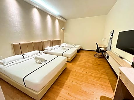Family Room (4 Adults)