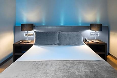 DOUBLE ROOM