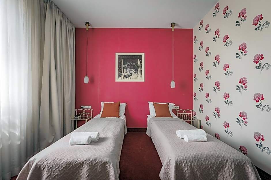 Moon Garden Old Town Hotel