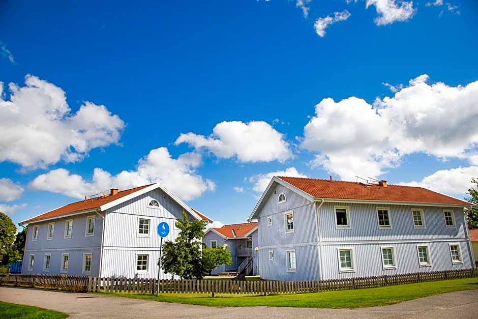 Easy Livin' Apartment Hotel