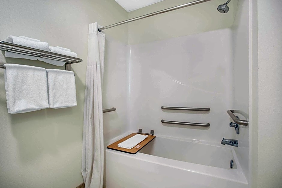 Super 8 by Wyndham Cedar Falls