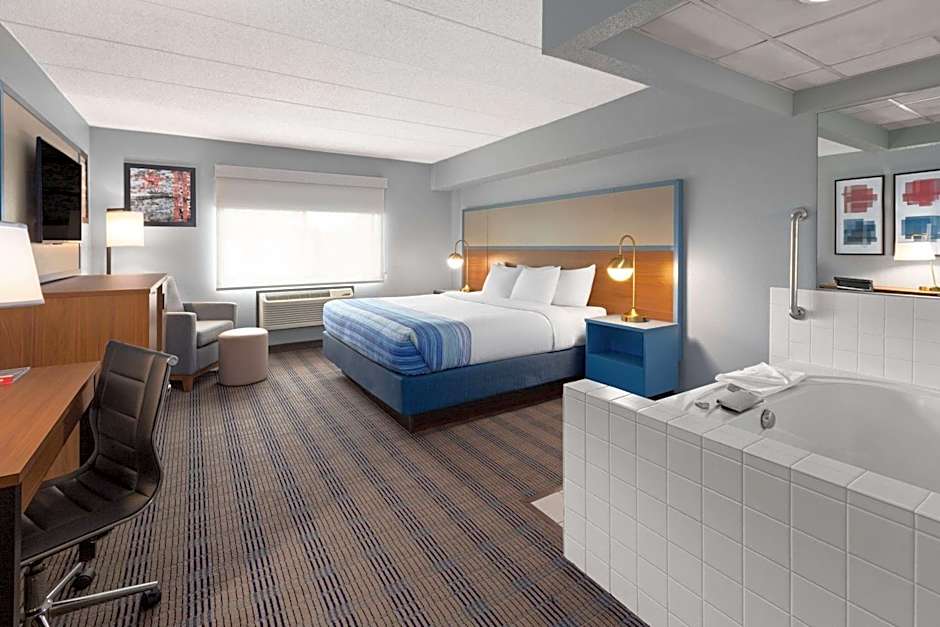 AmericInn by Wyndham North Branch