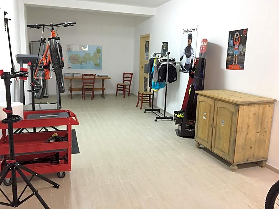 Hotel Tirrena Bike & Country Hotel