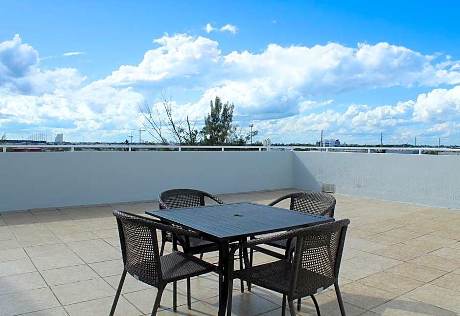 Nuvo Suites Hotel - Miami / Doral