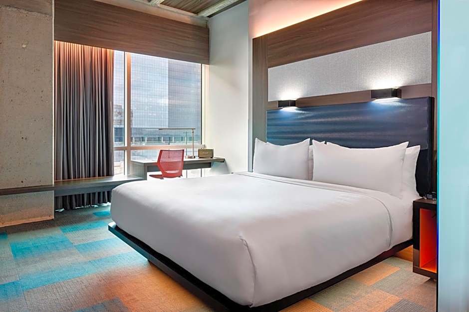 Photo 1 of 6 of 1 King Bed, Mobility Accessible, Roll in Shower