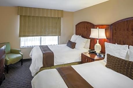 Deluxe Two Double Beds Suite