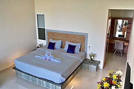 Deluxe Double or Twin Room with Garden View