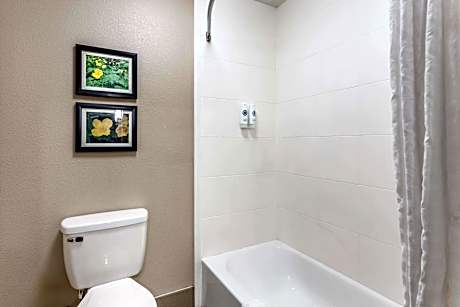 2 Queen Beds, Nonsmoking, Upgrade