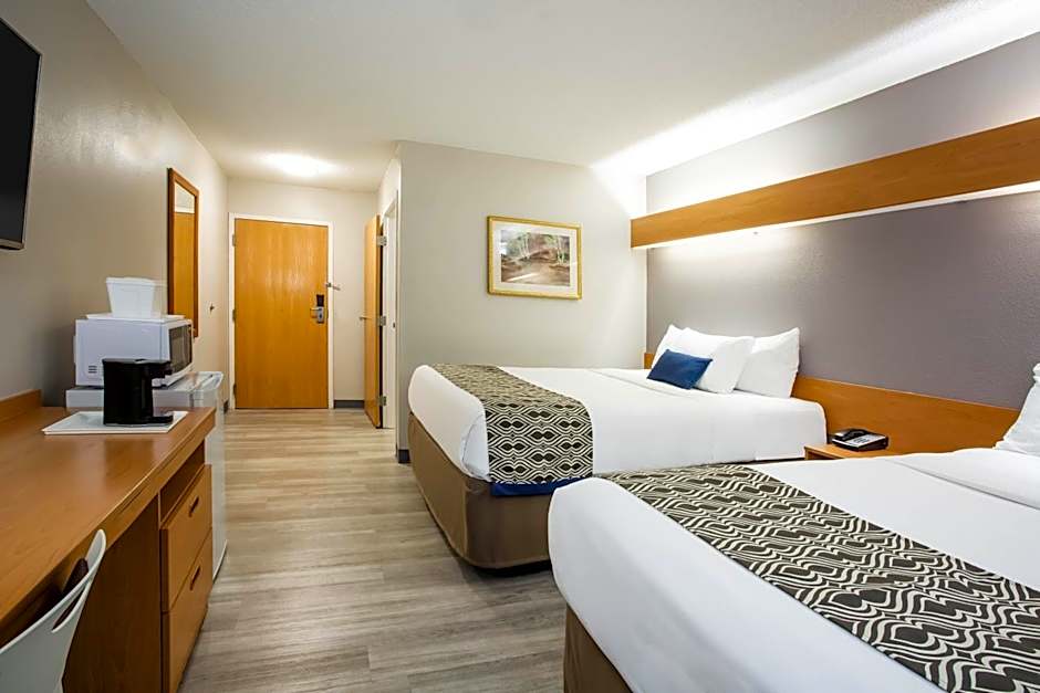 Microtel Inn & Suites by Wyndham Southern Pines / Pinehurst