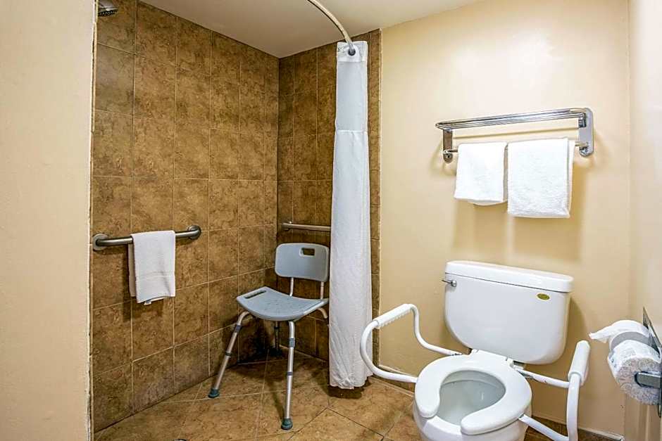 Econo Lodge Naval Station Norfolk