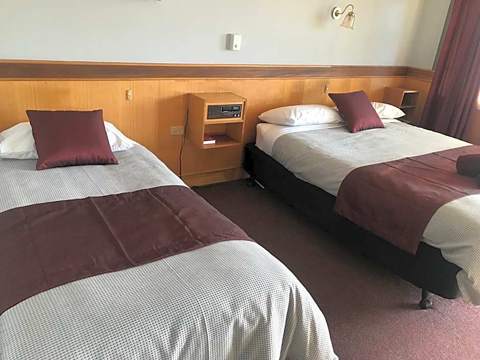 County Lodge Motor Inn