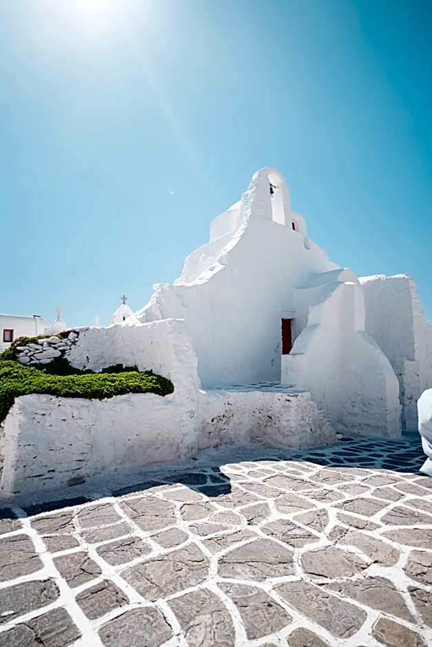 CUBIC Mykonos Seafront Design Suites