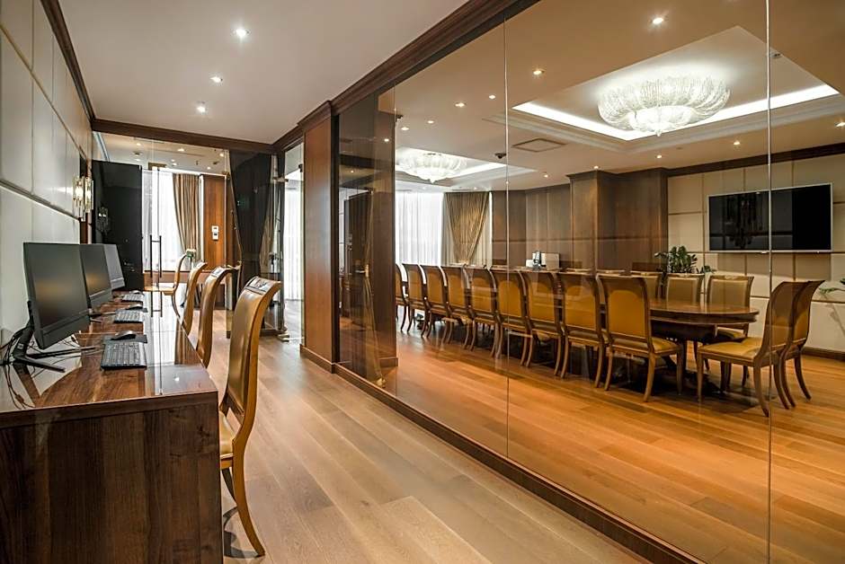 Nobil Luxury Boutique Hotel