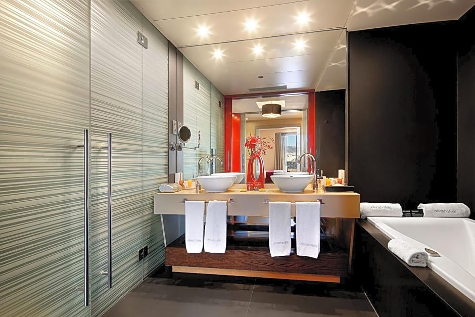 Olivia Plaza Hotel