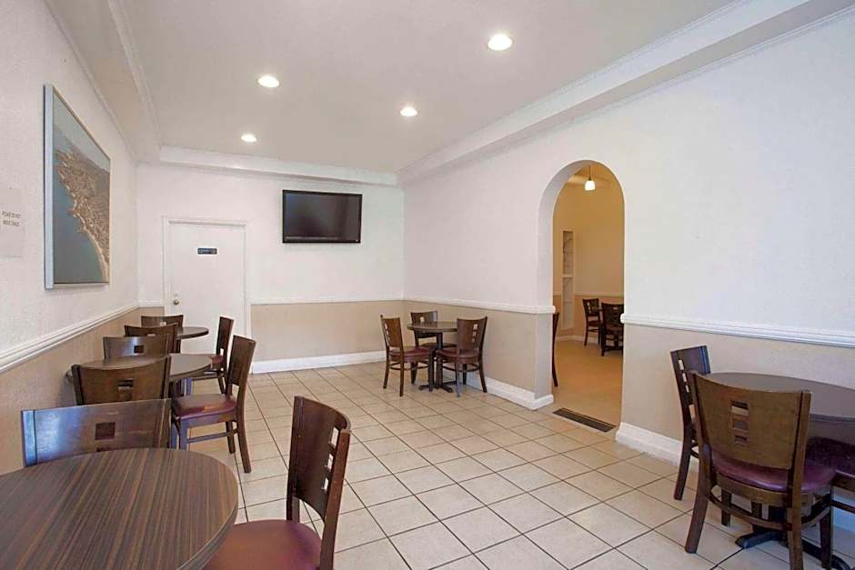 Capri Suites Anaheim