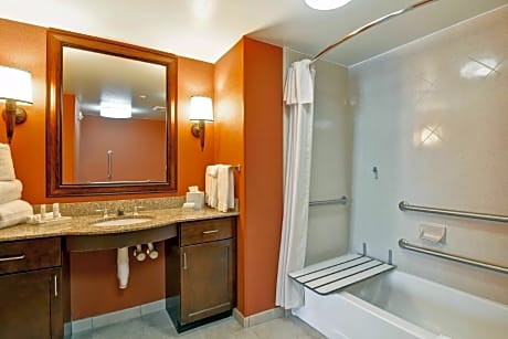 1 King Mobility Hearing Accessible Tub Studio Non-Smoking