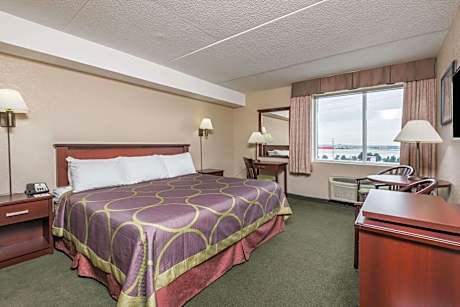 1 King Bed Studio Suite Non-Smoking