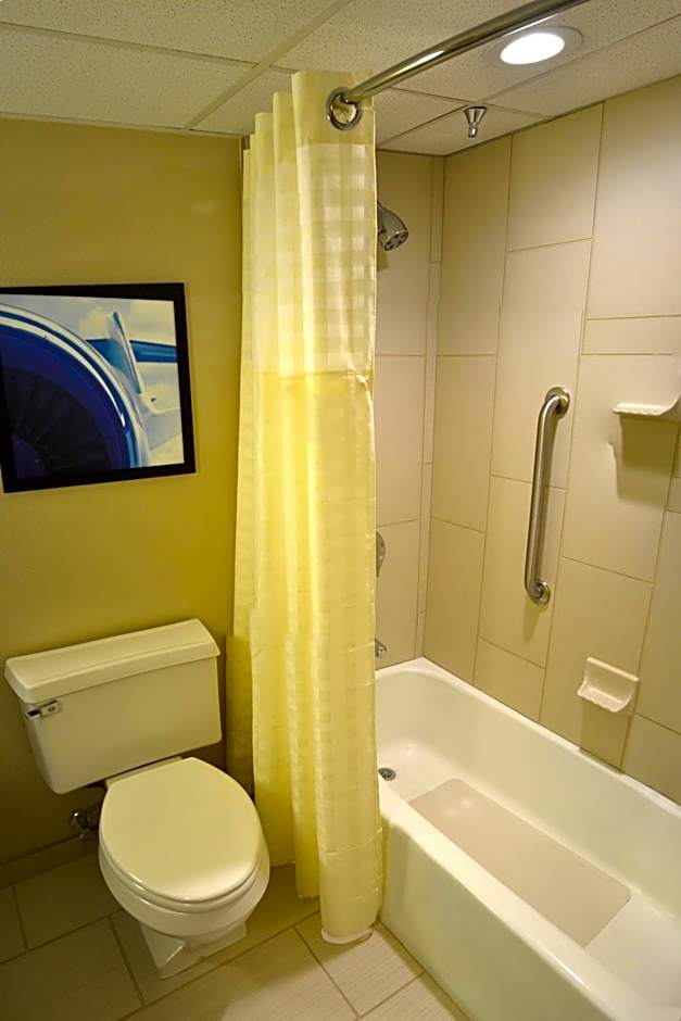 DoubleTree By Hilton Houston Hobby Airport