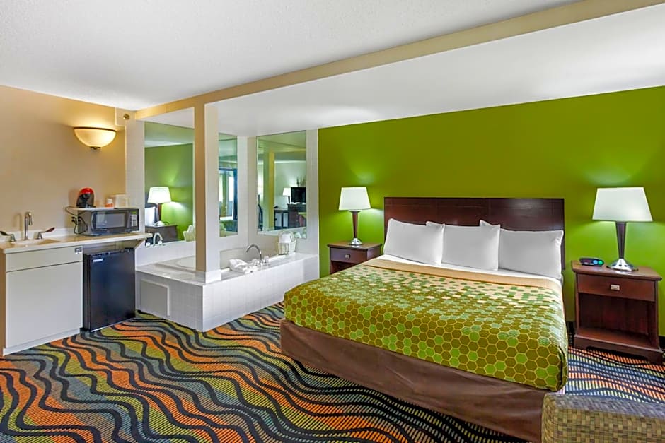 Econo Lodge Inn & Suites Oconto