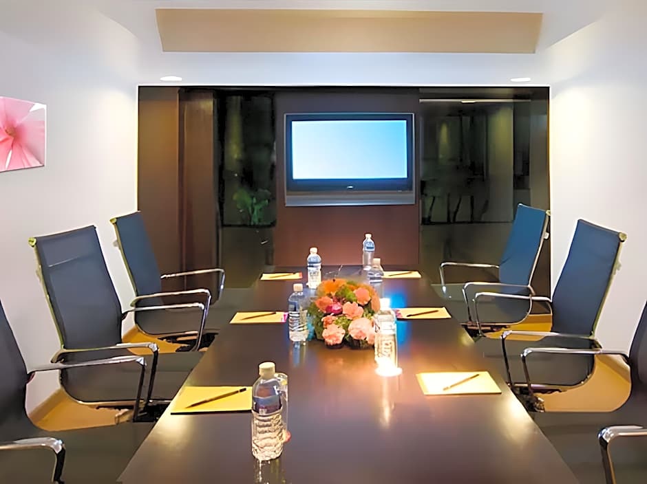 Iris - The Business Hotel