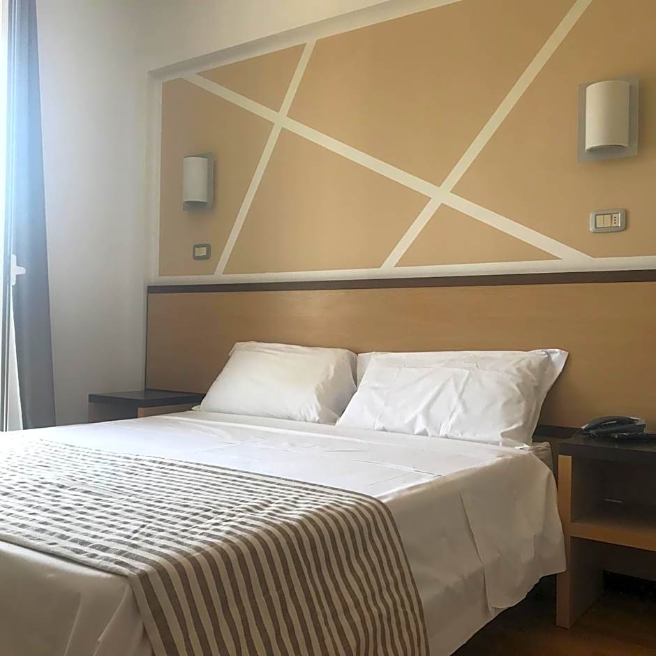 HOTEL ROYAL