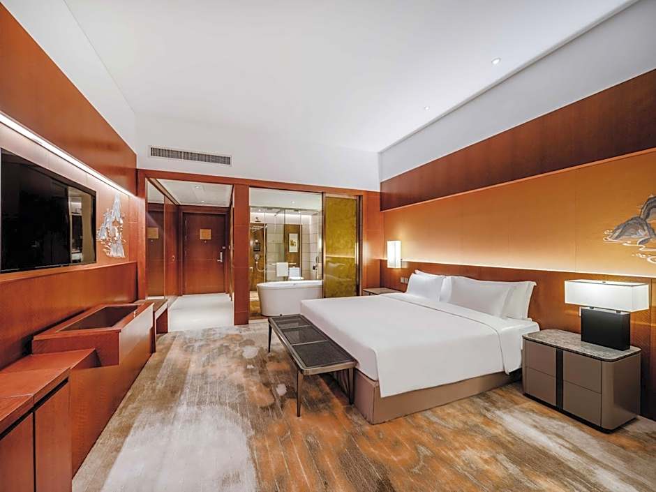 Photo 1 of 4 of Executive 1 King Bed