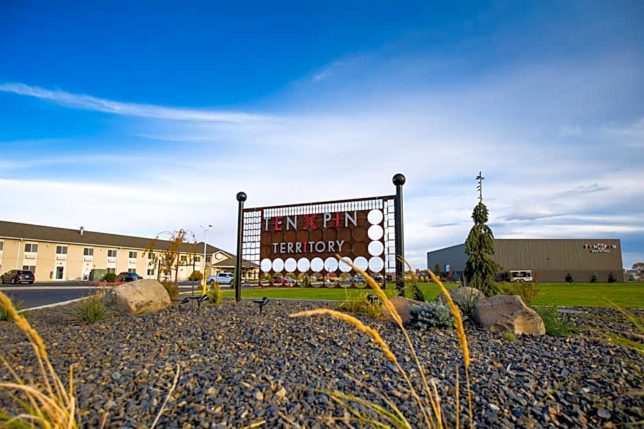 Ten Pin Inn & Suites