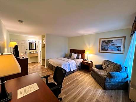 Queen Room with Veranda- No pets allowed