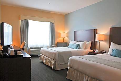 Queen Room with Two Queen Beds and Kitchenette