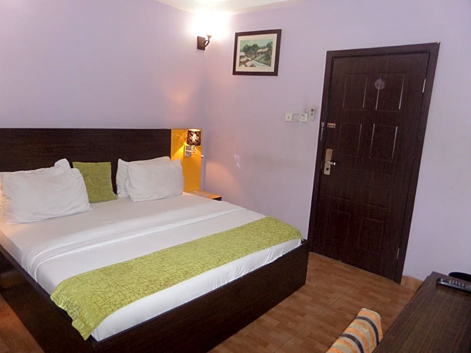 Downtown Royal Hotel GRA