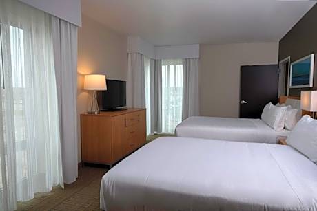 One-Bedroom Suite with Tub - Mobility Accessible