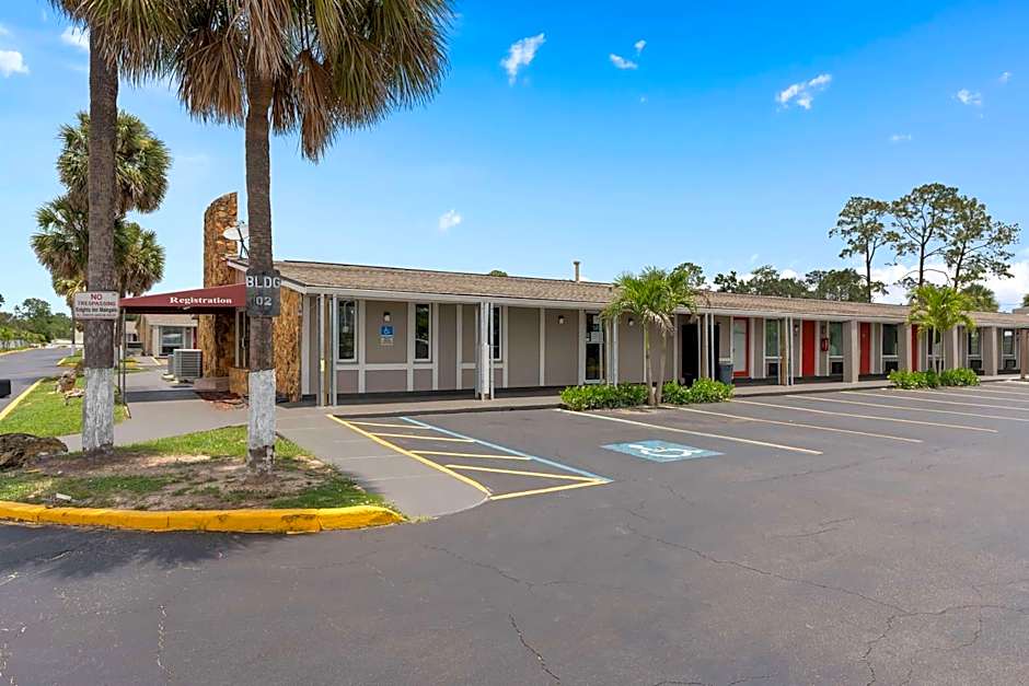 Super 8 by Wyndham Kissimmee-Orlando