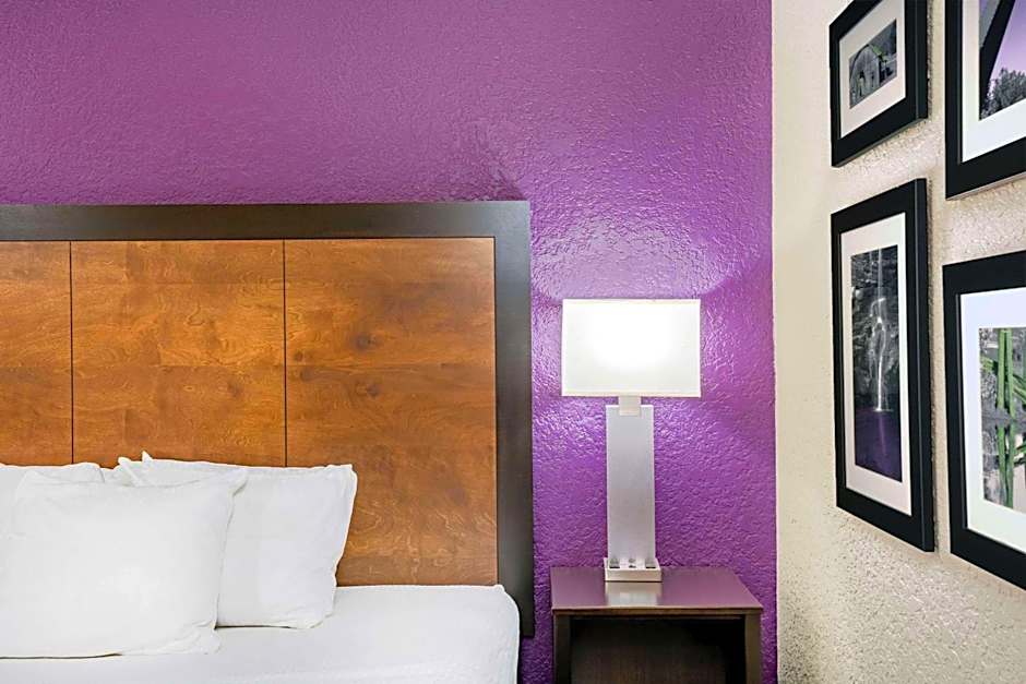 La Quinta Inn & Suites by Wyndham El Dorado
